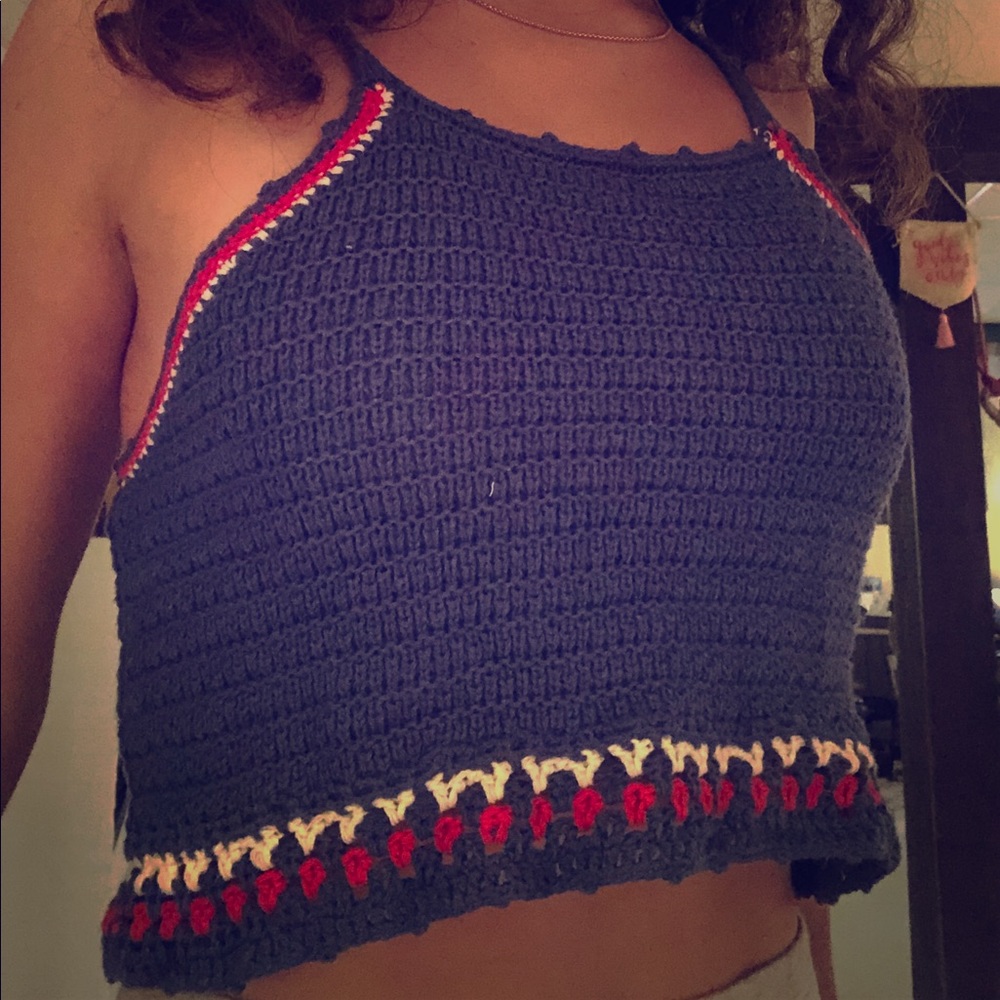 Super cute and retro American Eagle crop top!